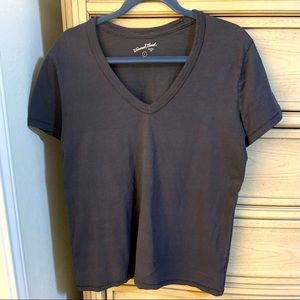 Universal Threads V-Neck Tee, Size L